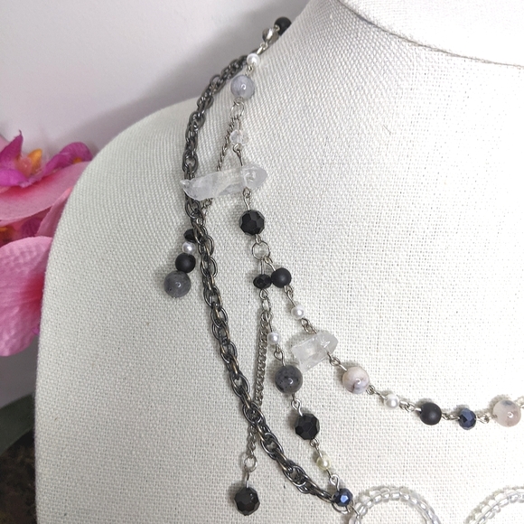 Necklaces with crystal and glass beads chain and a wired bow. Handmade by me. - Picture 6 of 7